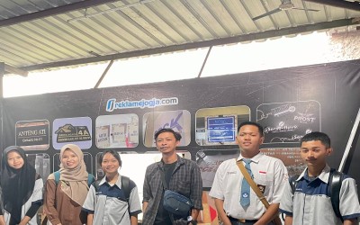 Perkuat Kompetensi Visual, Jurusan DKV SMKN 2 Wonosari Serahkan Siswa PKL ke Reklame Jogja
