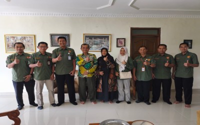 Manajemen SMK Negeri 2 Wonosari Laksanakan Anjangsana ke Kepala Sekolah Terdahulu